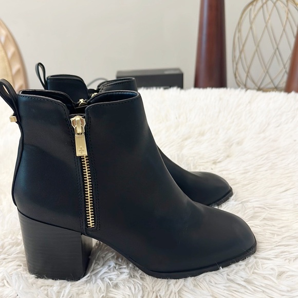 NEW $100 Kenneth Cole Effie Black leather ankle bootie women size 6 - Picture 3 of 6